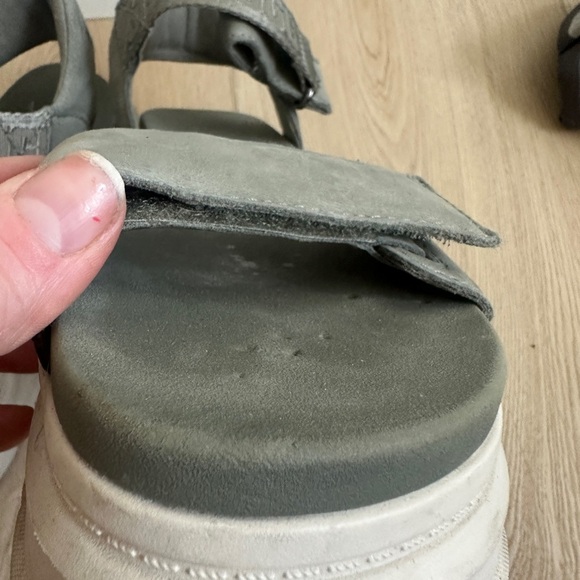 UGG Green Platform Sandals - Picture 4 of 5